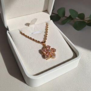 Cadena ADN Dorada con Dije Flor Giratoria Rosada