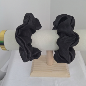 Scrunchie de Satín Negra